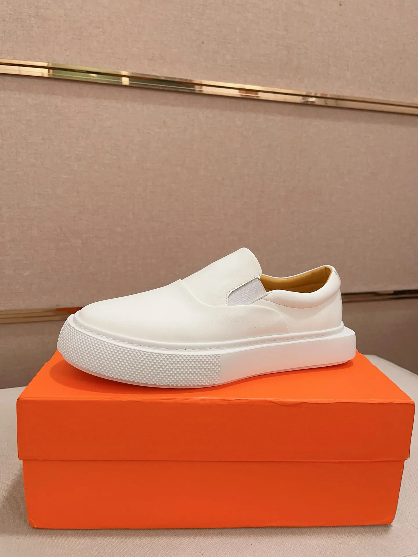 Men's clothing and shoes💰: 442💰《HERMES》【Classic original single version】Hermès; top 🔝purchase agent🔍🔍men's latest 🇺🇸 counter sales simultaneously, imported from Italy original ▲▲cowhide ▲▲ (high-end, nobility, class) ) Exquisite workmanship (Italian 🇮🇹 imported water-dyed 🐂 cowhide lining) sole: original sole provided by the original factory, ⚠️exclusive double-layer activity·TPR·rubber·combined molded outsole; super comfortable·wear-resistant·non-slip·environmental protection The real thing is more beautiful if you take the real thing (high quality, follow the order). You can enter and exit the counter at will * Number of yards: 38-44 (45 can be customized and cannot be returned or exchanged)